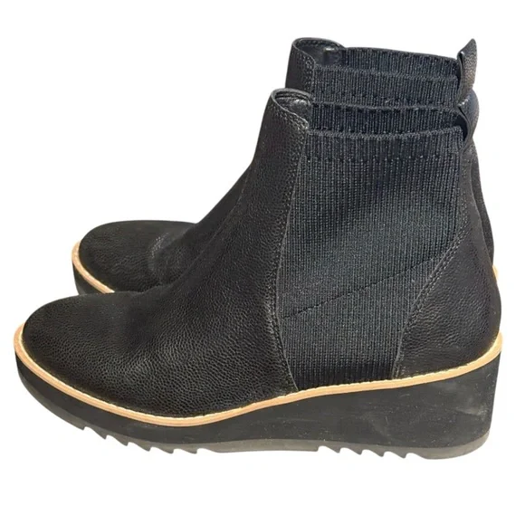 Eileen Fisher Black Leather Ribbed Ankle Booties - Picture 3 of 5